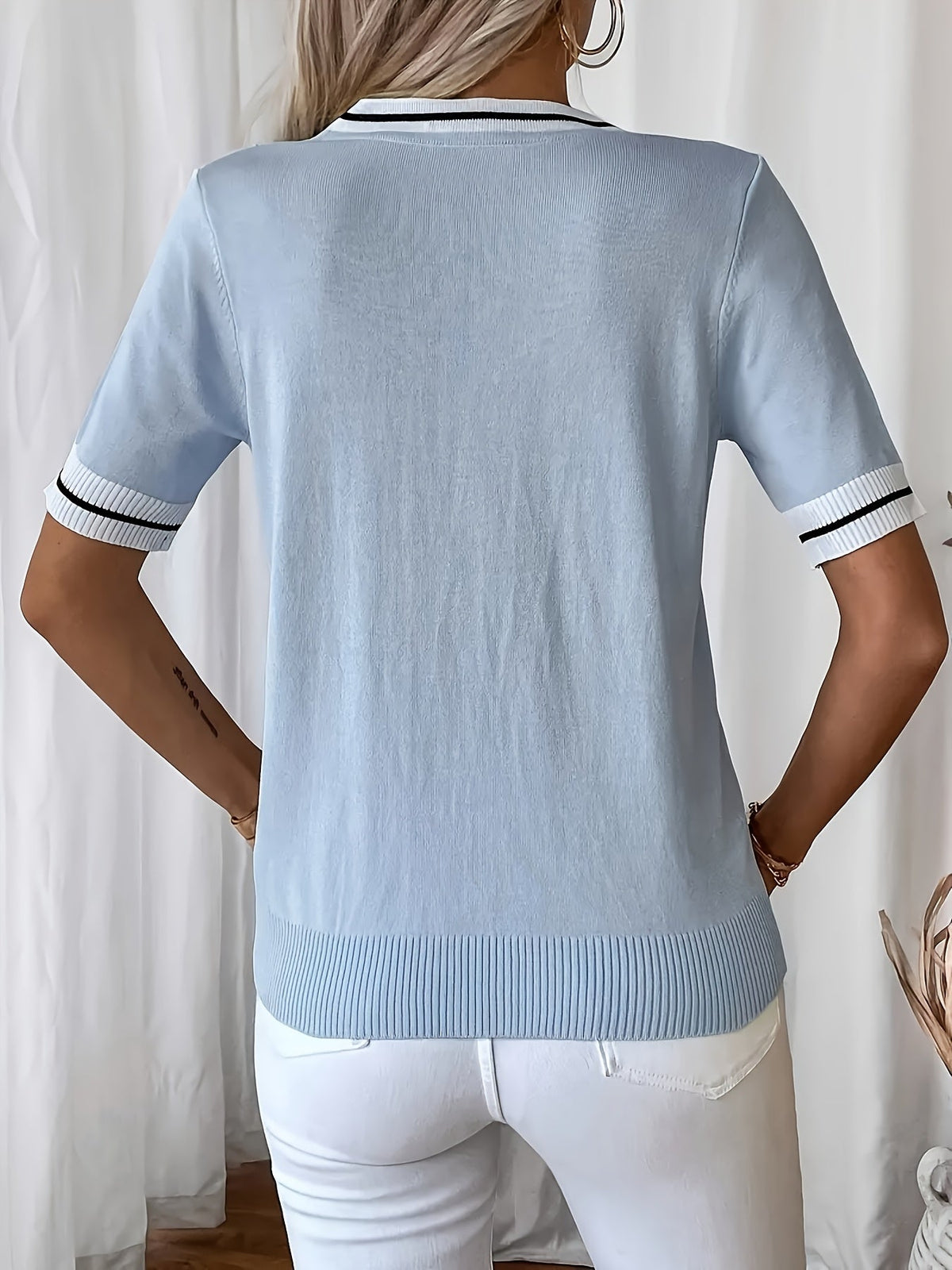 Daphne | V-Neck Short-Sleeve Pullover Image