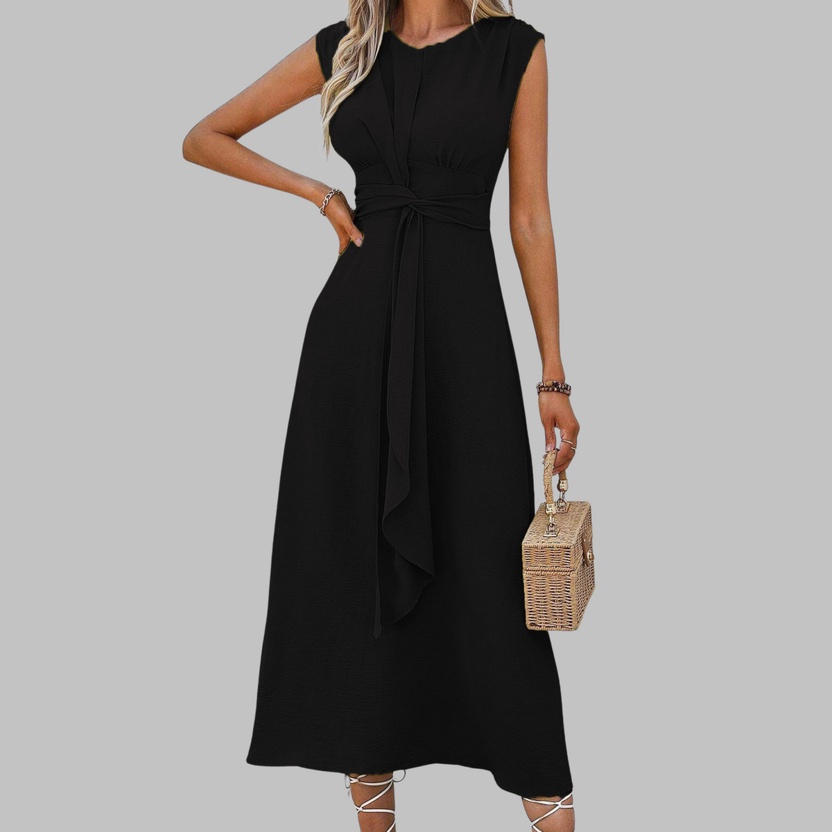 Alayna | Elegant Sleeveless Round Neck Maxi Dress Image