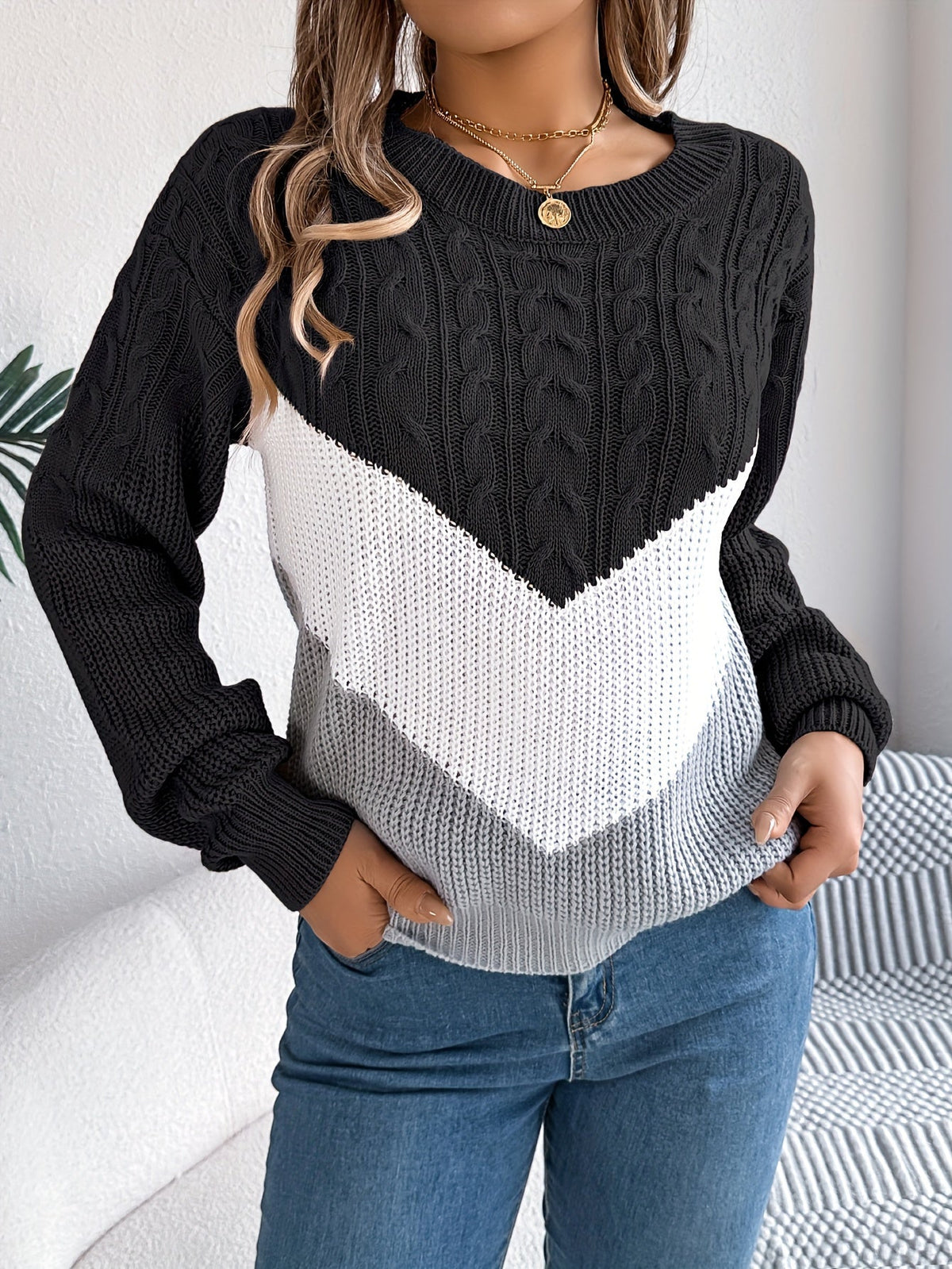 Blythe | Color-Block Round Neck Sweater Image