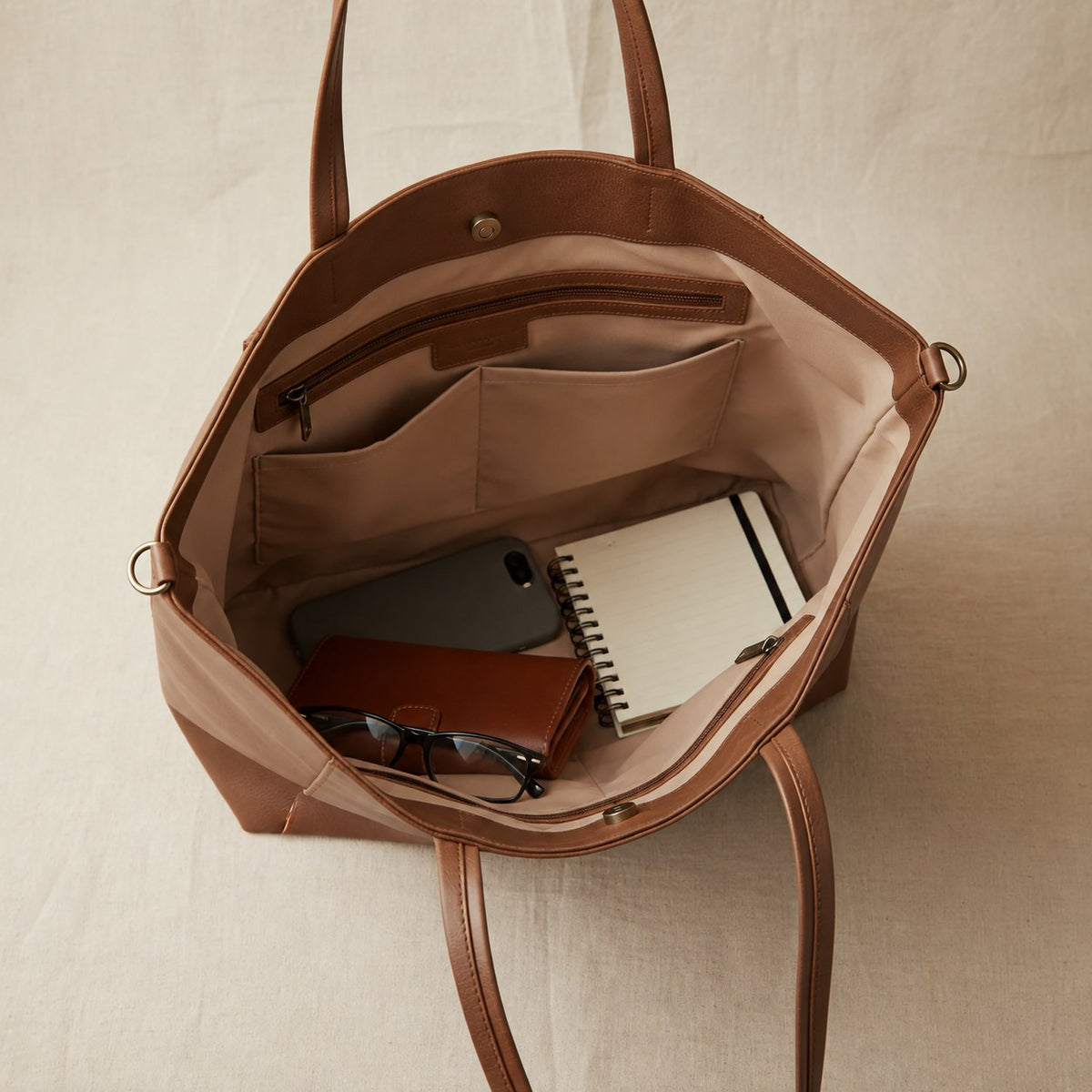Christine | Classic Retro Wallet and Tote Bag Image