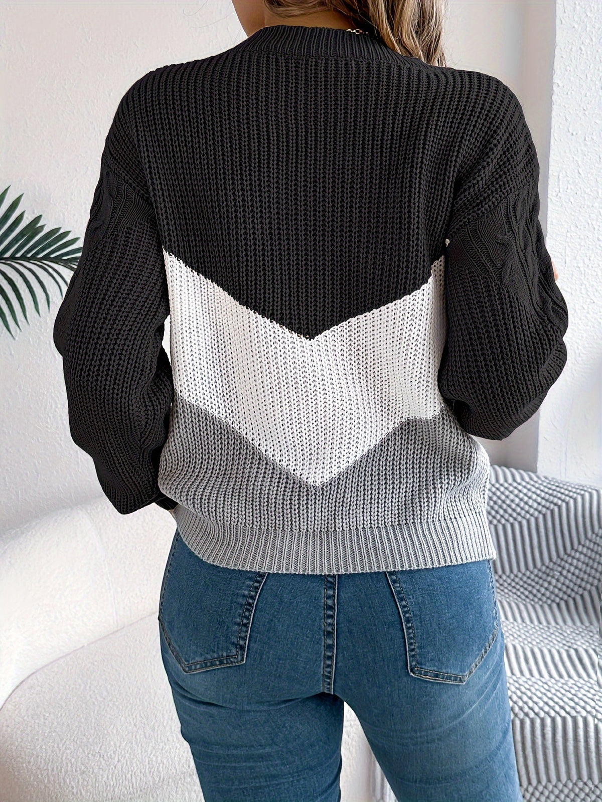 Blythe | Color-Block Round Neck Sweater Image
