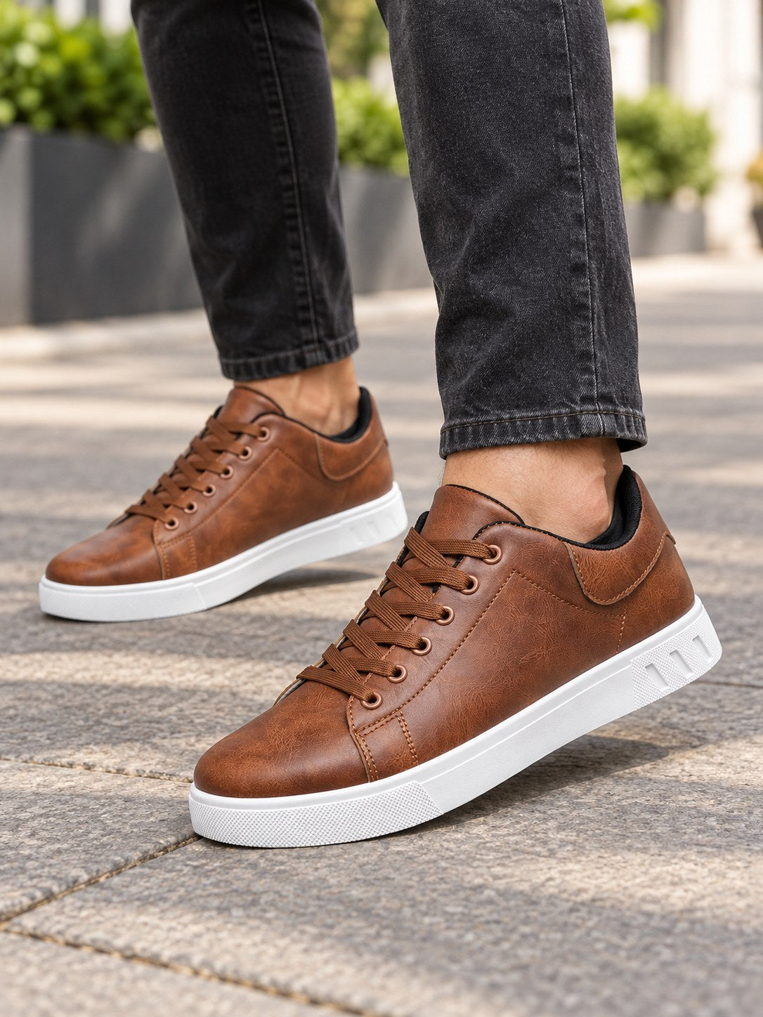 Emman | Streamlined Casual Lace-Up Shoes Image